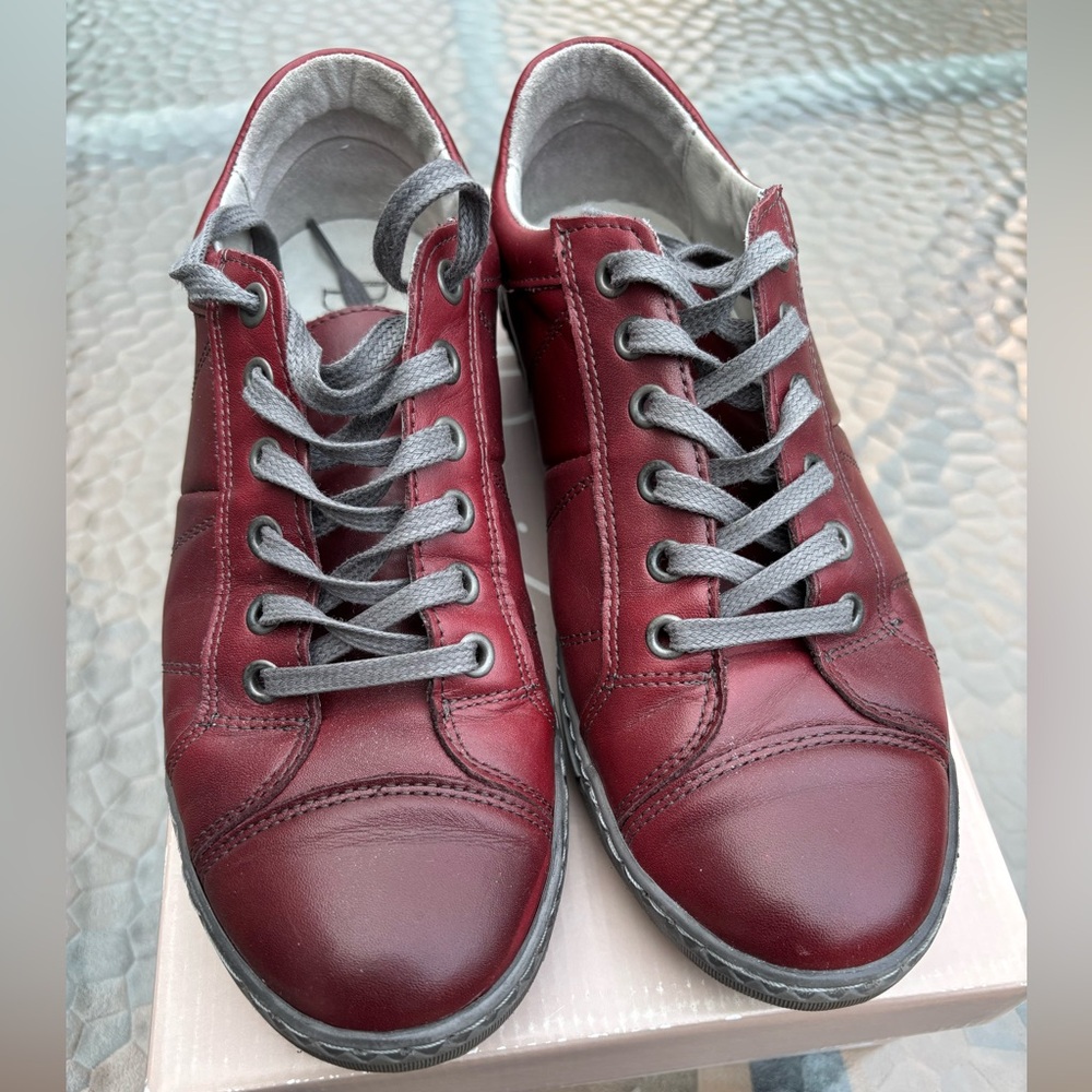 Women’s Phillip Davidson Shoes. 9.5